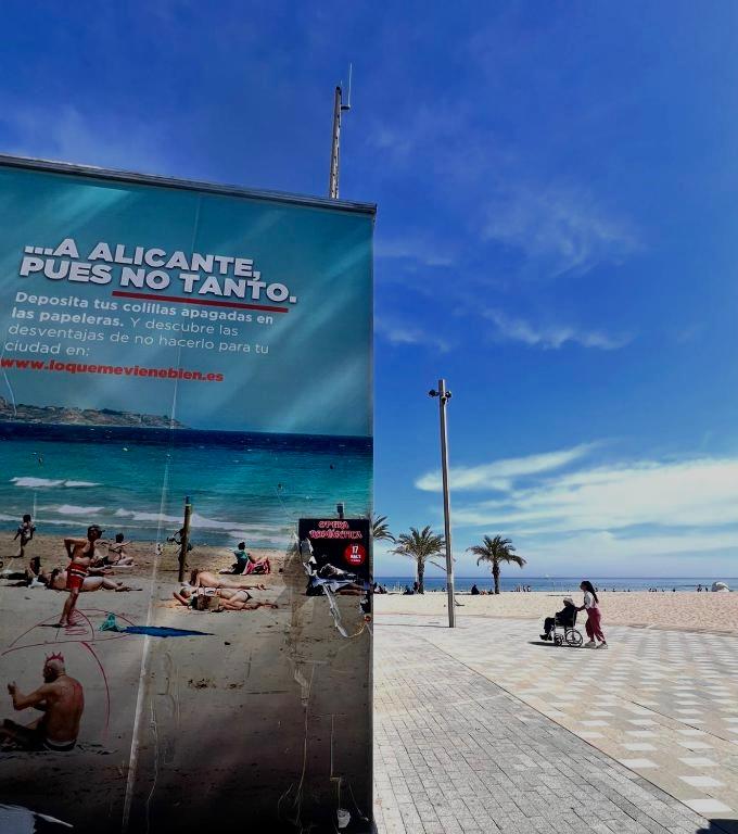 “Alicante Postiguet Beach located 3 minutes from the apartment”