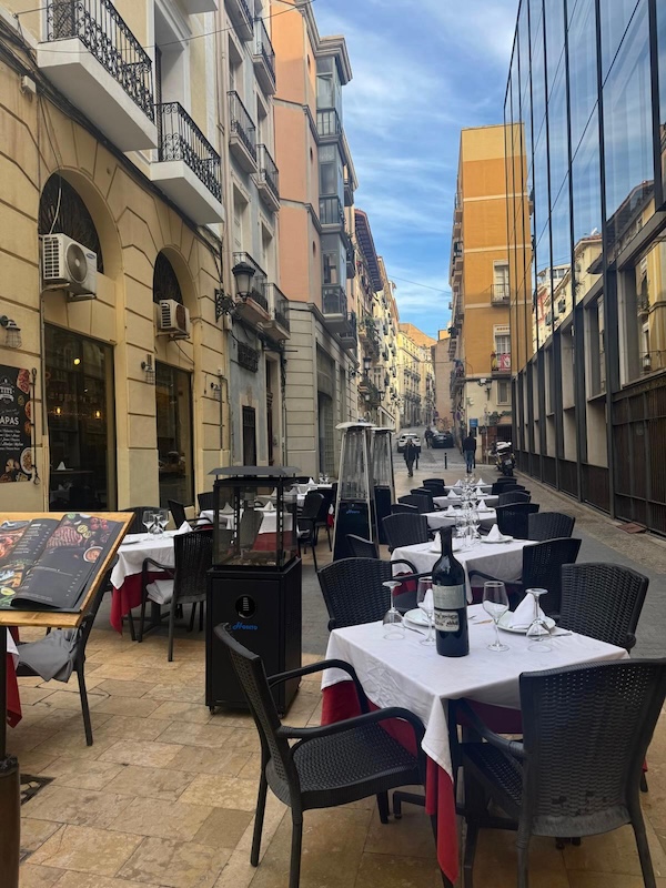 alicante cafe restaurant near modern flat